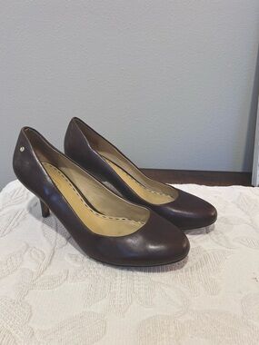 Coach Dark Brown Maroon Leather Round Toe Pumps, 7.5 2.5” heel